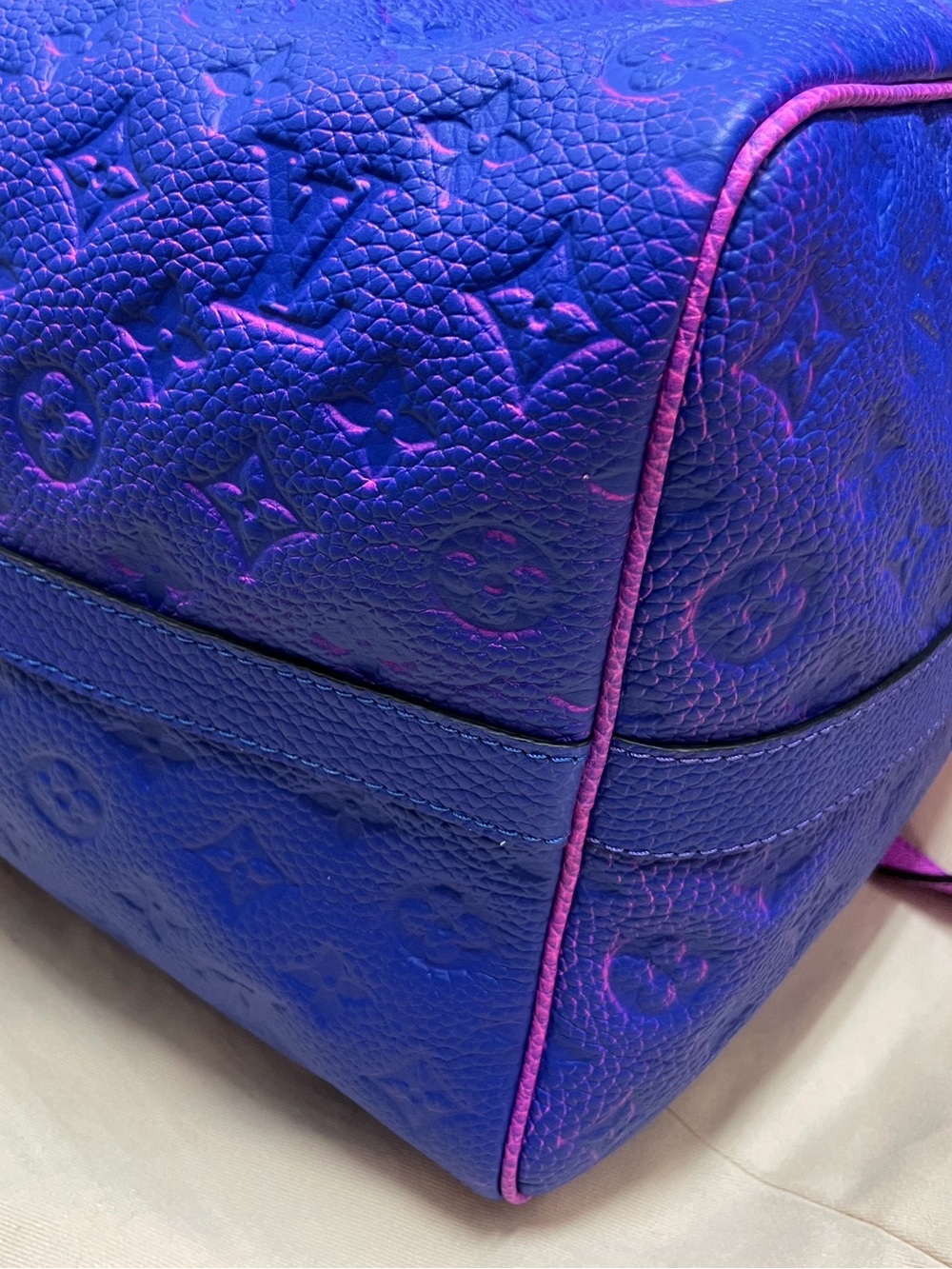 Louis Vuitton Fuchsia and Purple Monogram Keepall Travel Bag - Picture 4 of 15